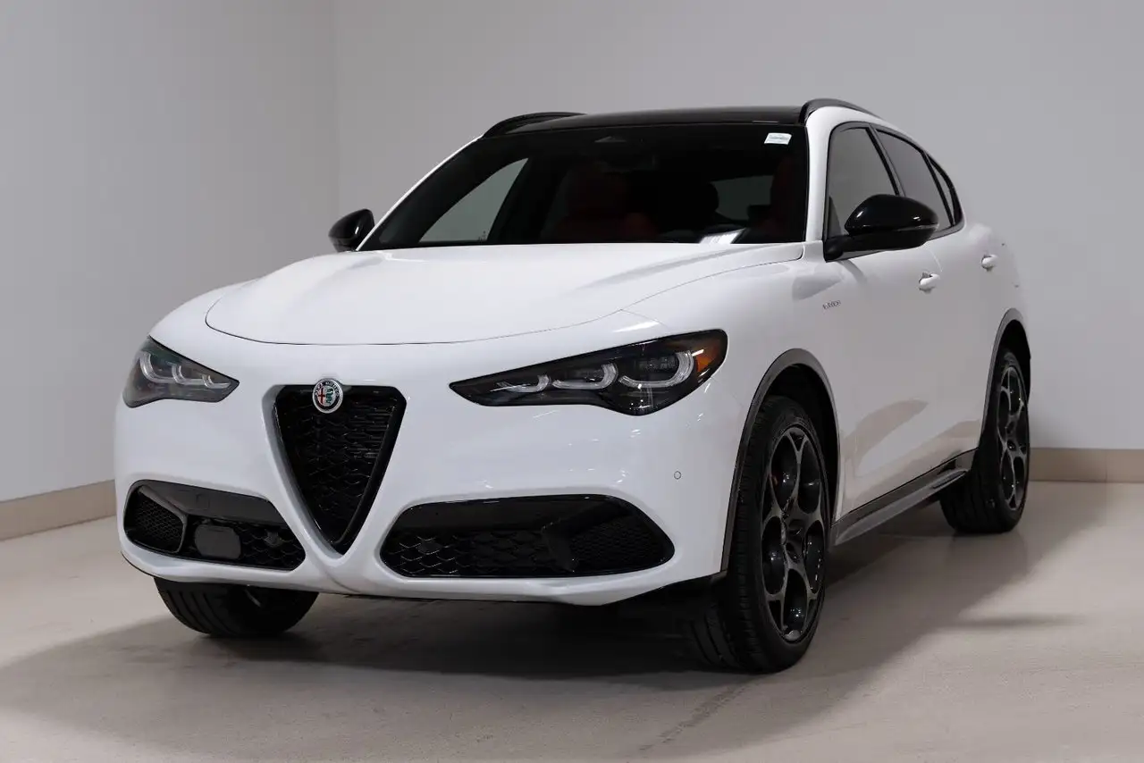 Alfa Romeo Stelvio снимка Alfa Romeo Stelvio