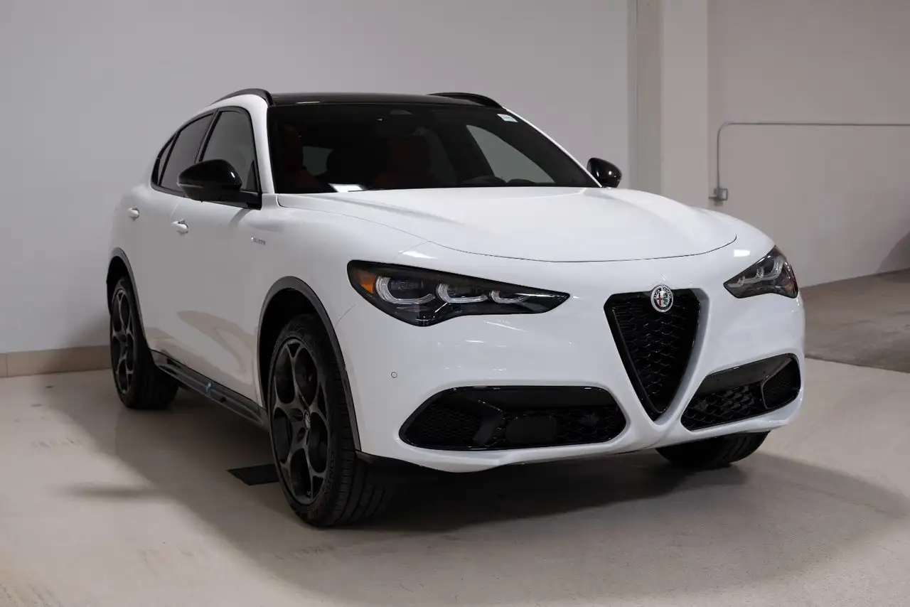 Alfa Romeo Stelvio снимка Alfa Romeo Stelvio