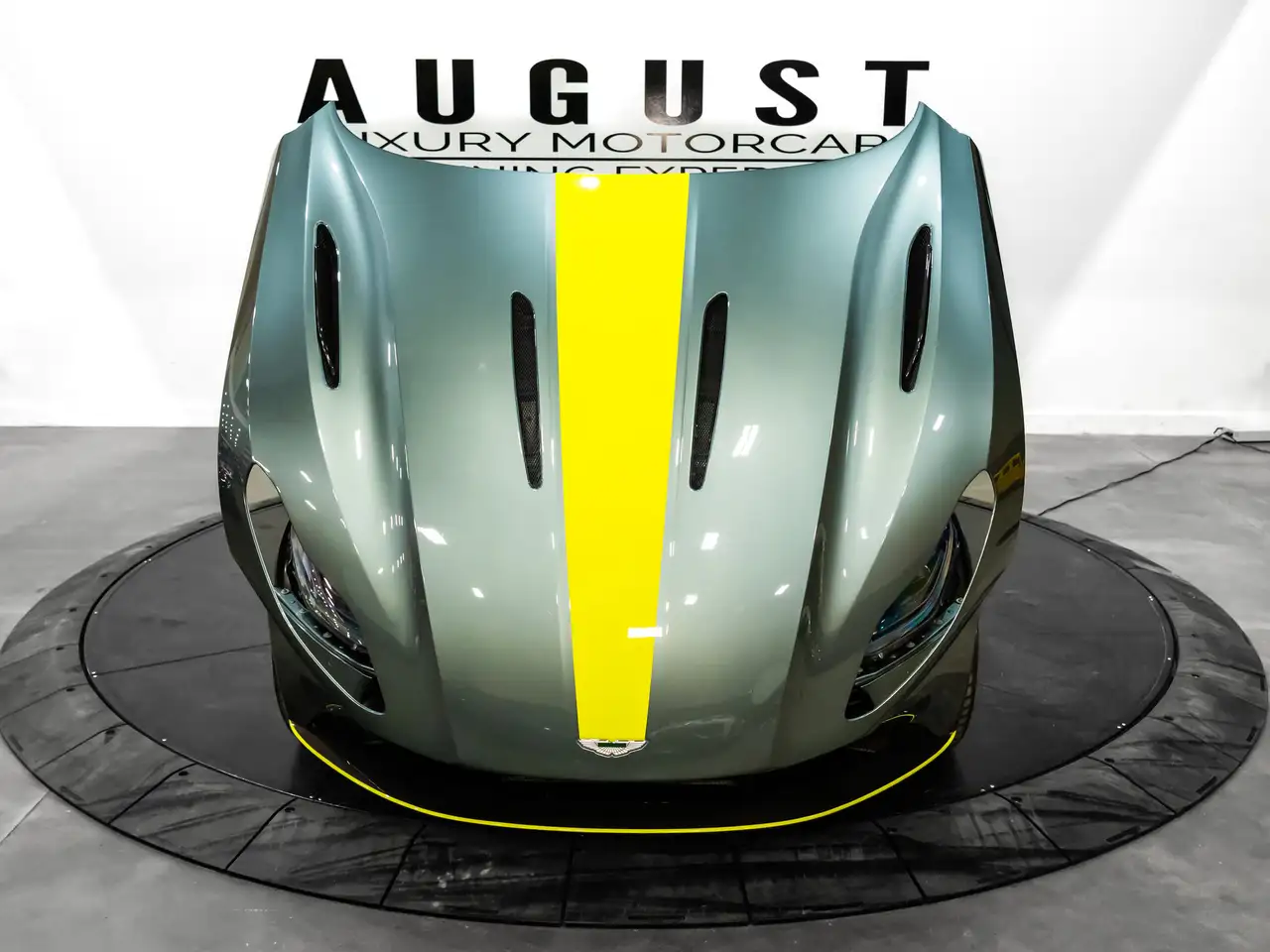 Aston Martin DB11 fotografie Aston Martin DB11