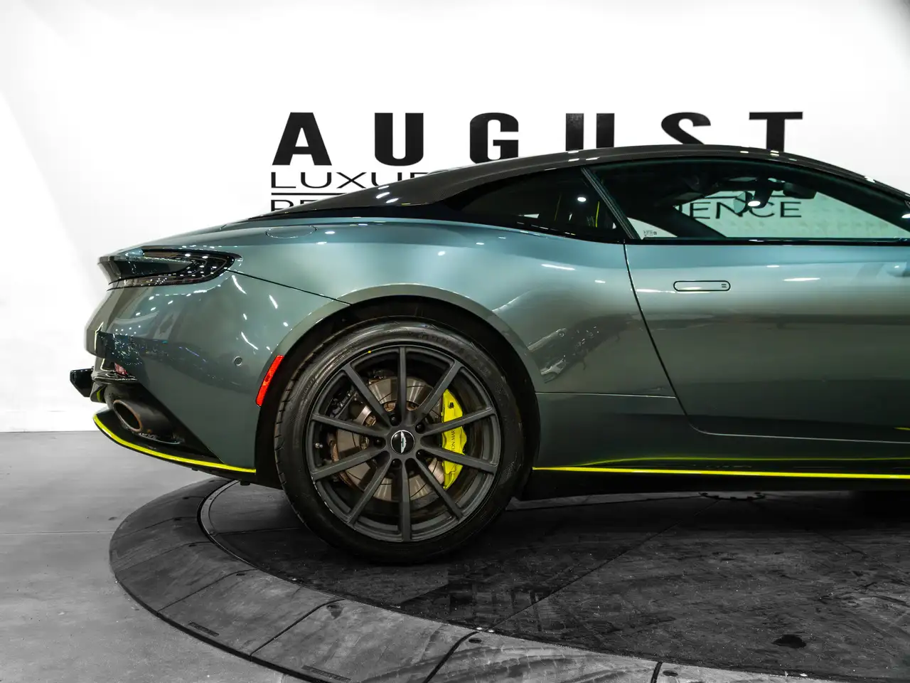 Aston Martin DB11 fotografie Aston Martin DB11