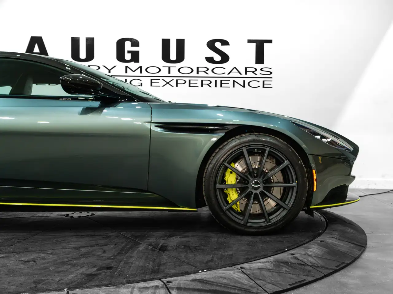 Aston Martin DB11 fotografie Aston Martin DB11