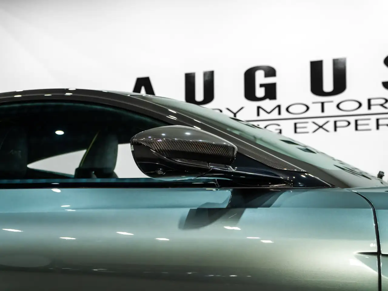 Aston Martin DB11 fotografie Aston Martin DB11
