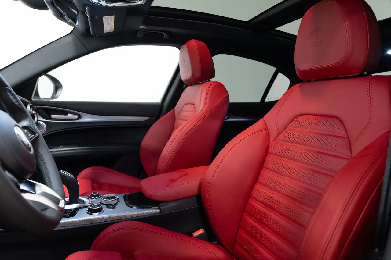 Alfa Romeo Stelvio снимка Alfa Romeo Stelvio