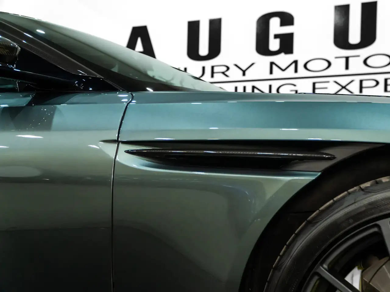 Aston Martin DB11 fotografie Aston Martin DB11