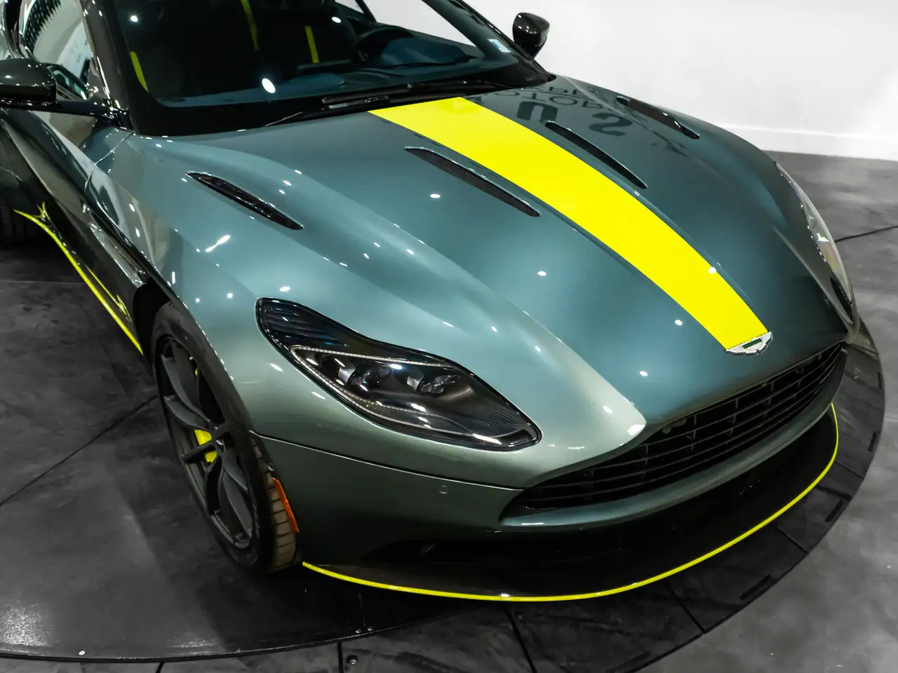 Aston Martin DB11 fotografie Aston Martin DB11