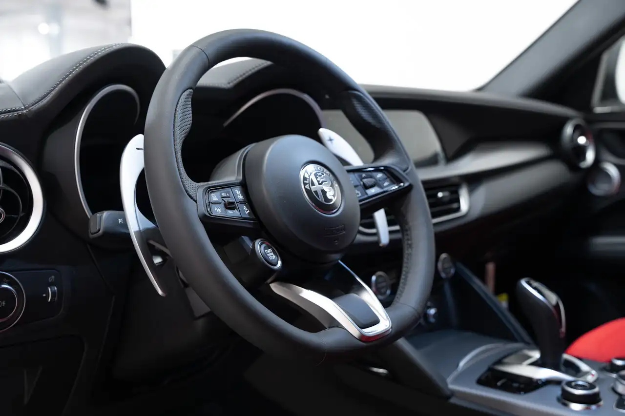 Alfa Romeo Stelvio снимка Alfa Romeo Stelvio