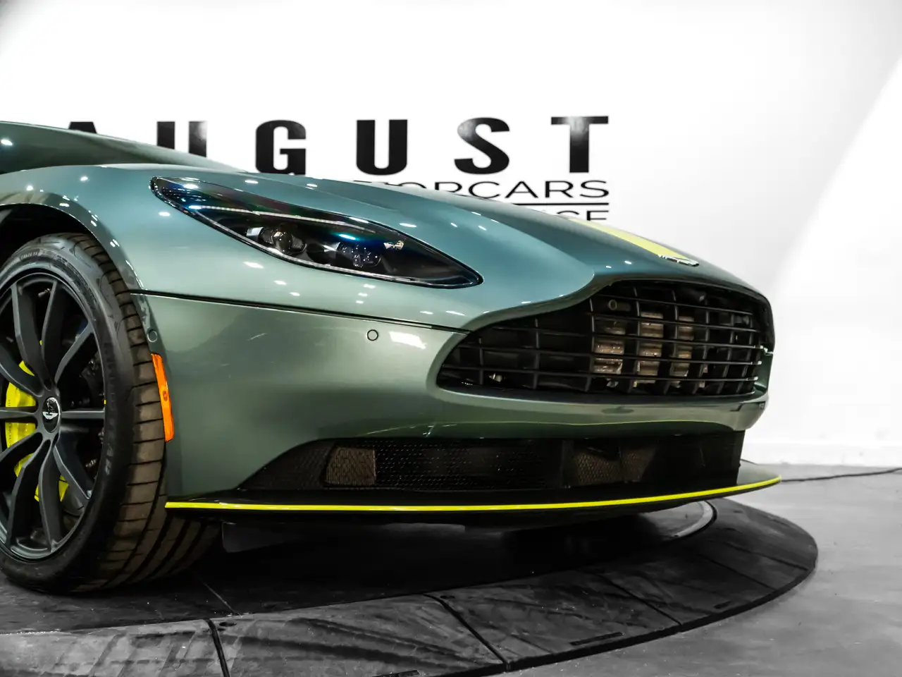 Aston Martin DB11 fotografie Aston Martin DB11