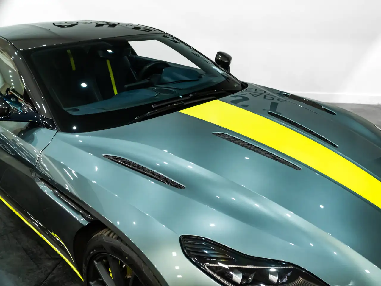 Aston Martin DB11 fotografie Aston Martin DB11