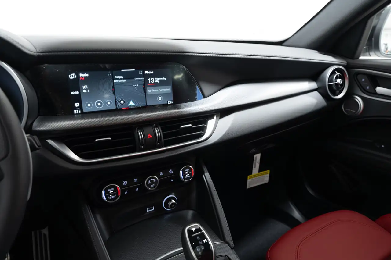 Alfa Romeo Stelvio снимка Alfa Romeo Stelvio