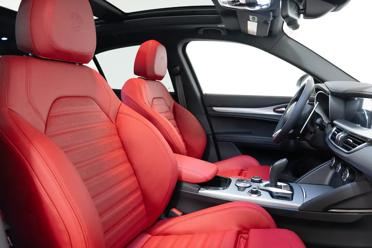 Alfa Romeo Stelvio снимка Alfa Romeo Stelvio