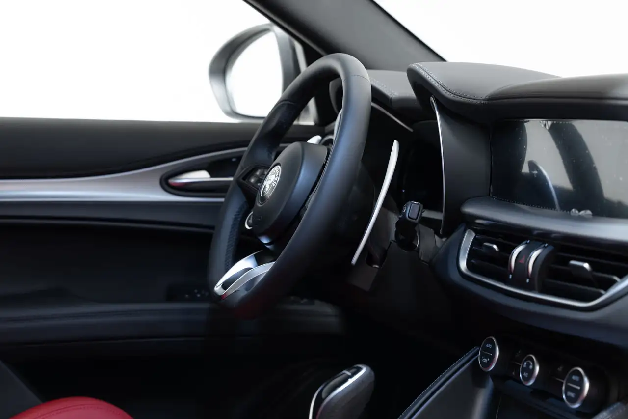 Alfa Romeo Stelvio снимка Alfa Romeo Stelvio