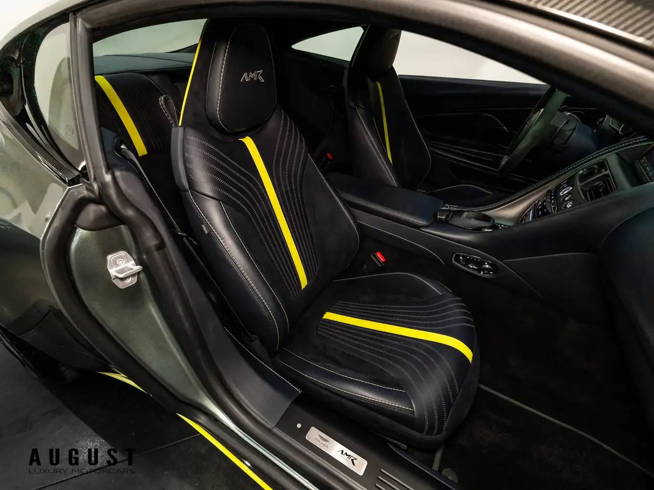 Aston Martin DB11 fotografie Aston Martin DB11
