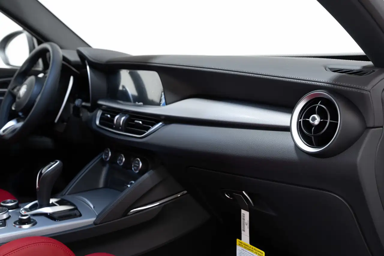 Alfa Romeo Stelvio снимка Alfa Romeo Stelvio