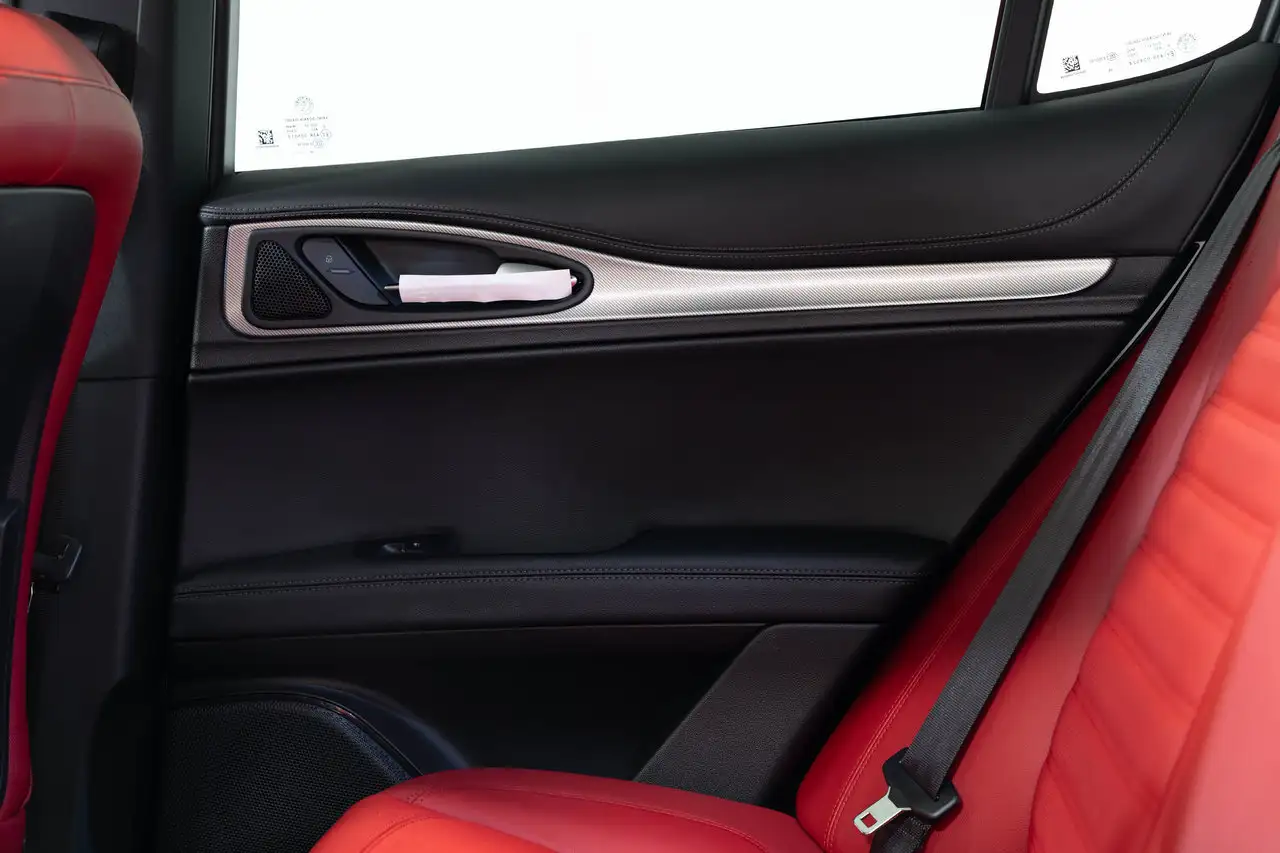 Alfa Romeo Stelvio снимка Alfa Romeo Stelvio