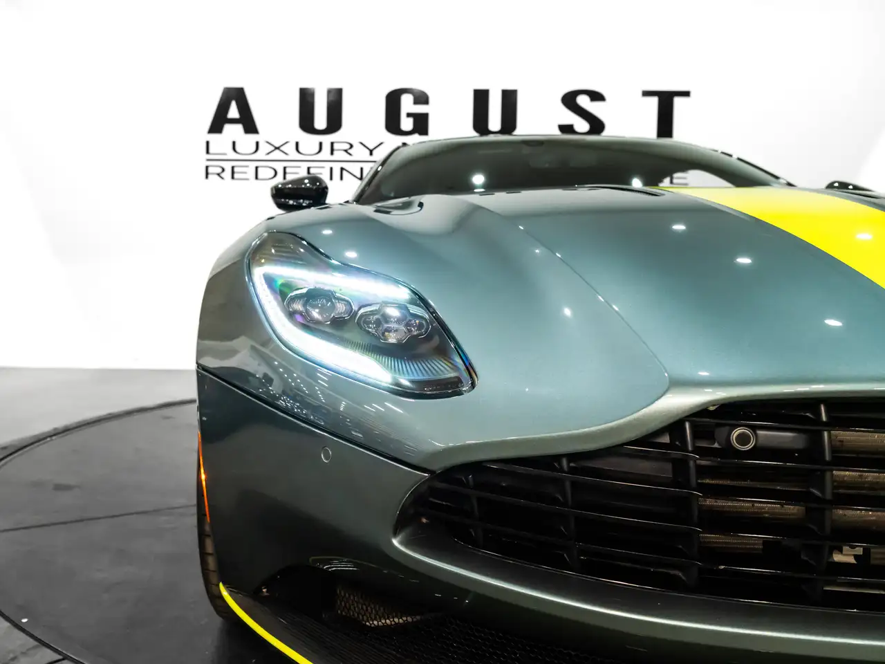 Aston Martin DB11 fotografie Aston Martin DB11