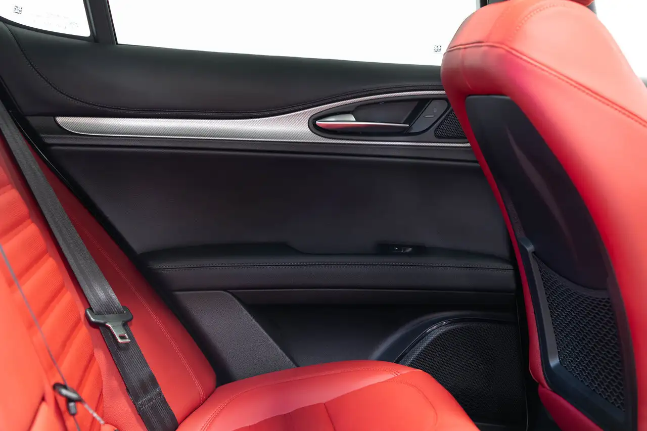Alfa Romeo Stelvio снимка Alfa Romeo Stelvio