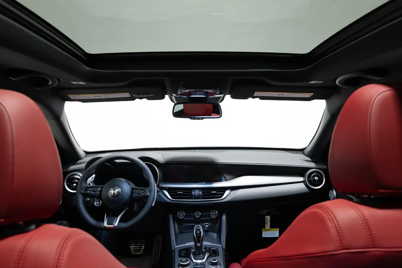 Alfa Romeo Stelvio снимка Alfa Romeo Stelvio