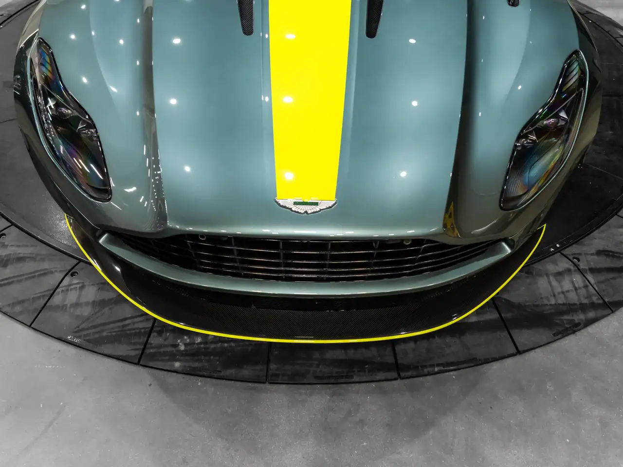 Aston Martin DB11 fotografie Aston Martin DB11
