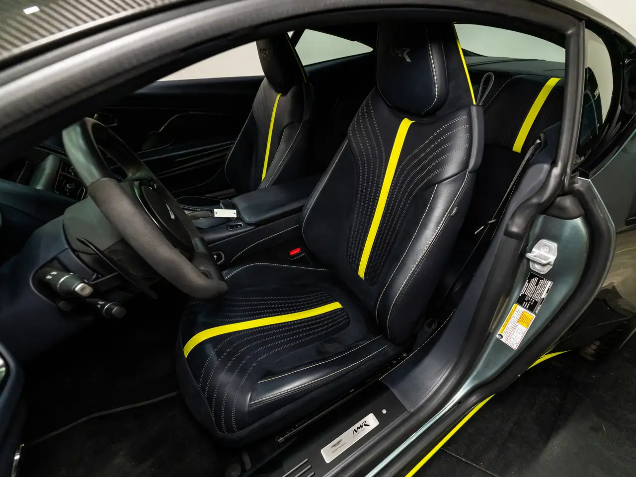 Aston Martin DB11 fotografie Aston Martin DB11