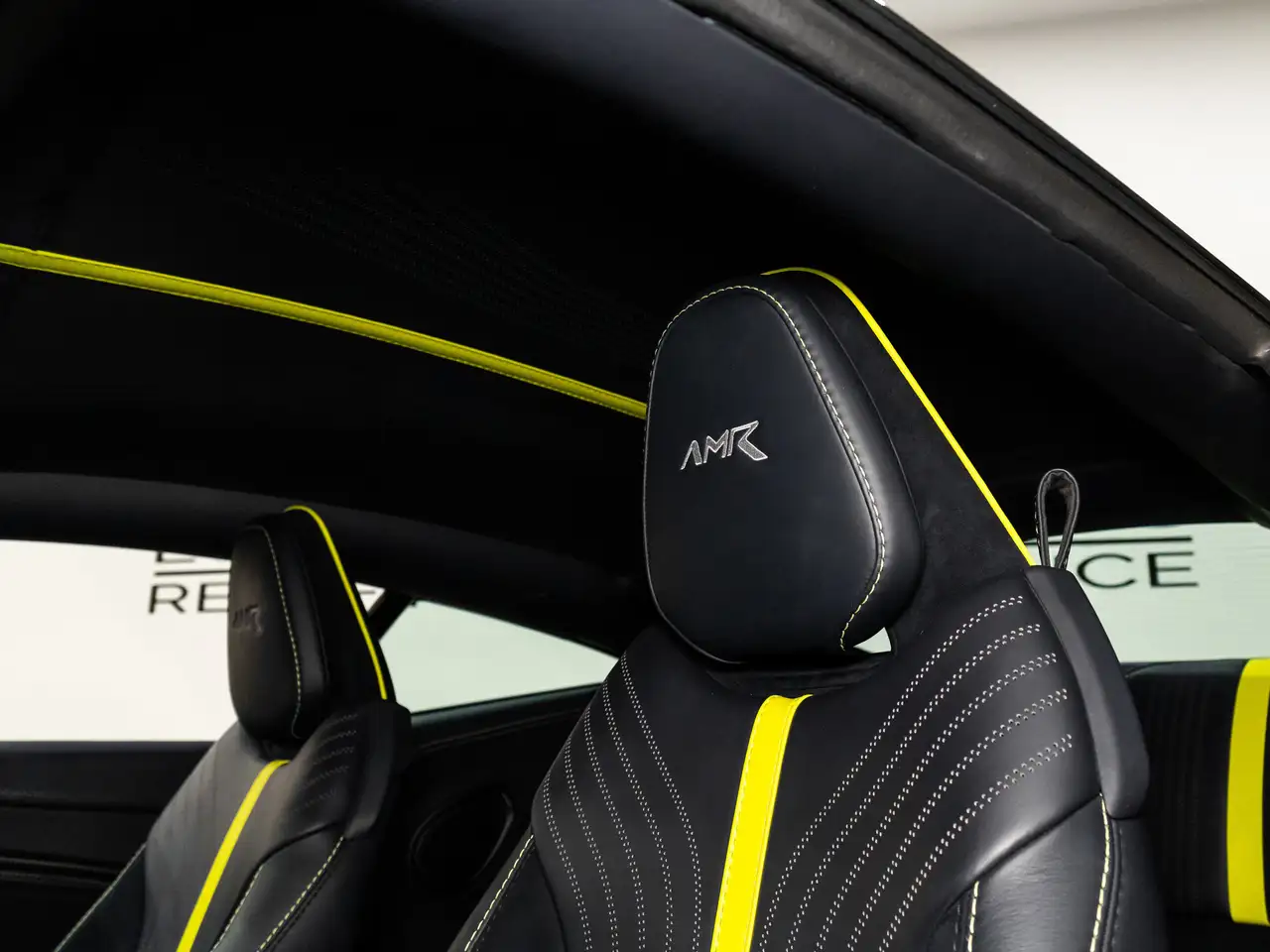 Aston Martin DB11 fotografie Aston Martin DB11