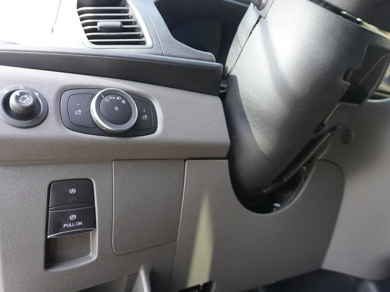 Ford Transit Passenger Wagon fotografie Ford Transit Passenger Wagon