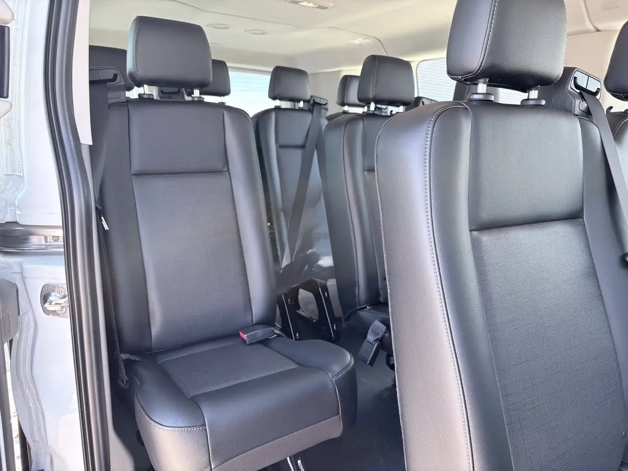 Ford Transit Passenger Wagon снимка Ford Transit Passenger Wagon