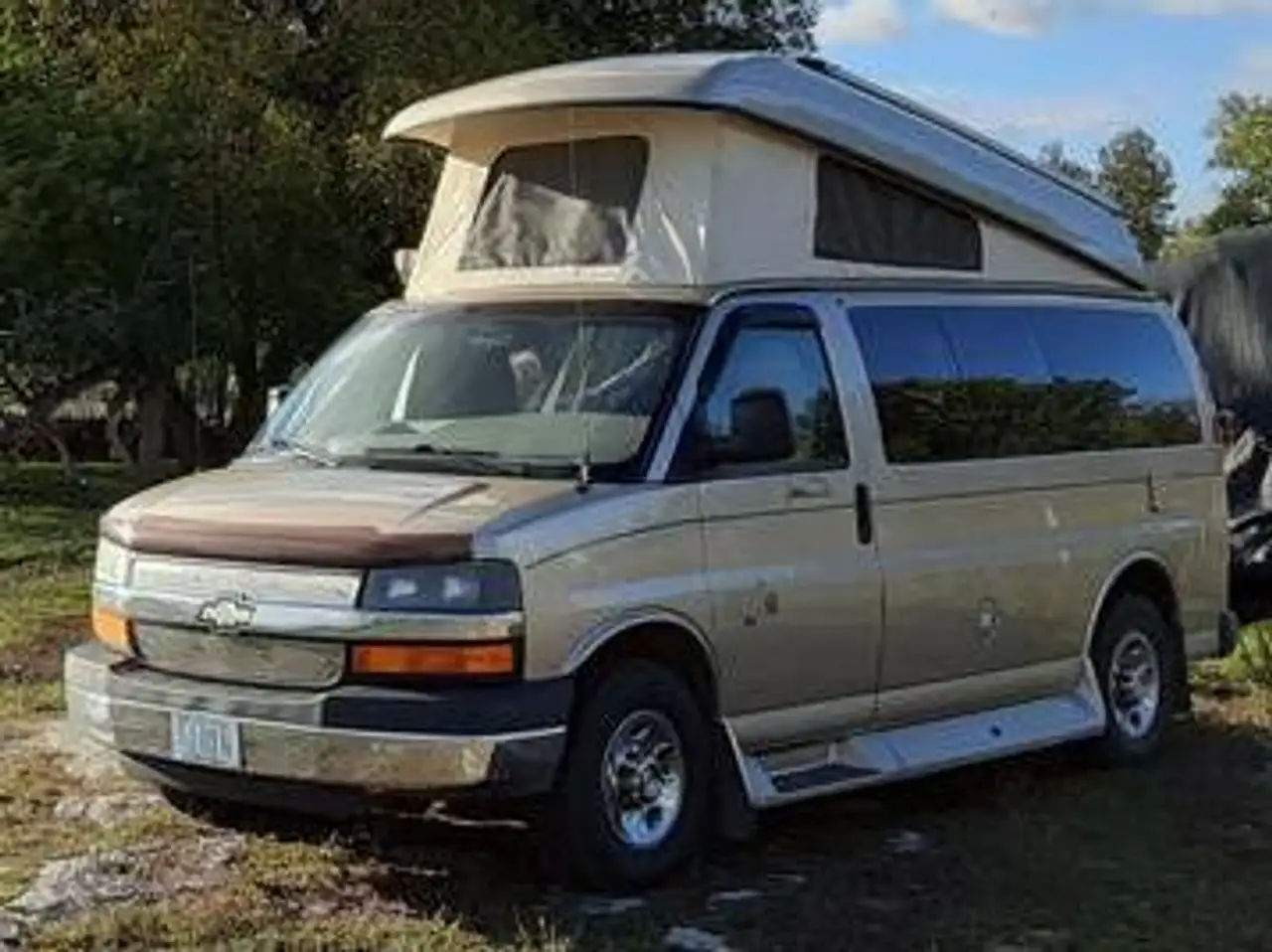 Chevrolet Express 2500 photo Chevrolet Express 2500