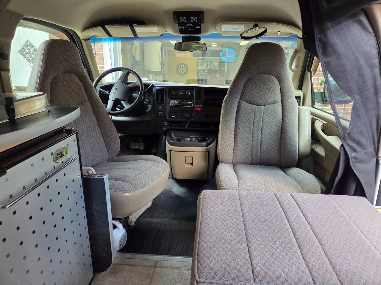 Chevrolet Express 2500 photo Chevrolet Express 2500
