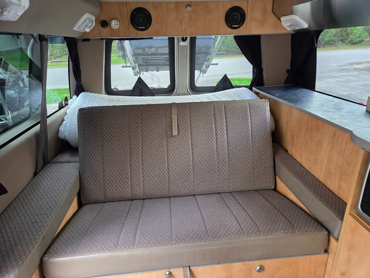 Chevrolet Express 2500 photo Chevrolet Express 2500