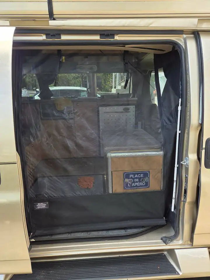 Chevrolet Express 2500 photo Chevrolet Express 2500
