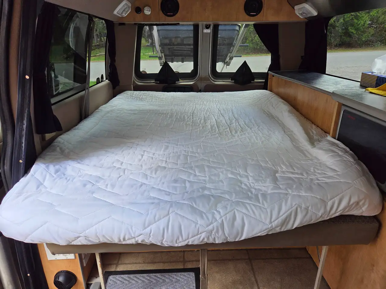 Chevrolet Express 2500 photo Chevrolet Express 2500
