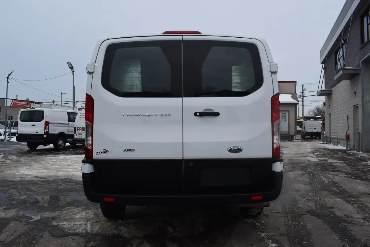 Ford Transit Cargo Van снимка Ford Transit Cargo Van