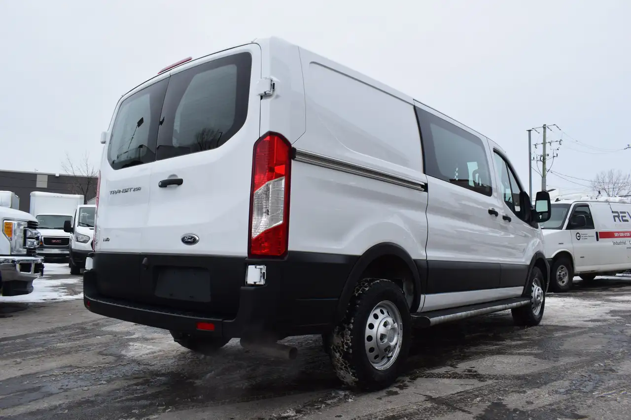 Ford Transit Cargo Van снимка Ford Transit Cargo Van
