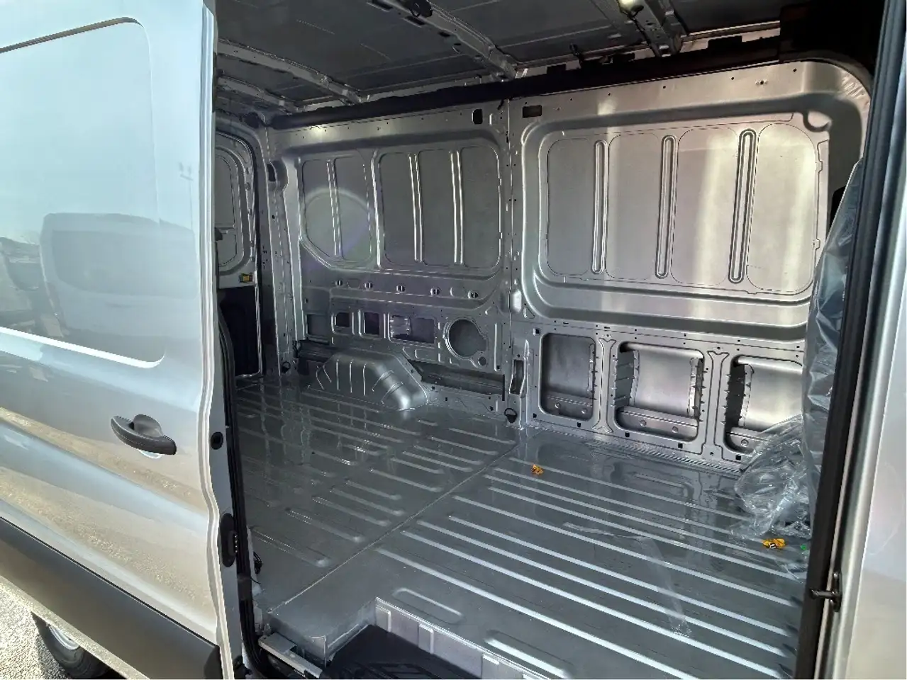 Ford Transit Cargo Van снимка Ford Transit Cargo Van