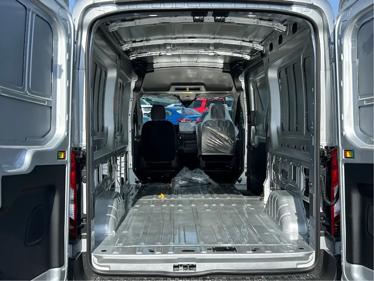Ford Transit Cargo Van снимка Ford Transit Cargo Van