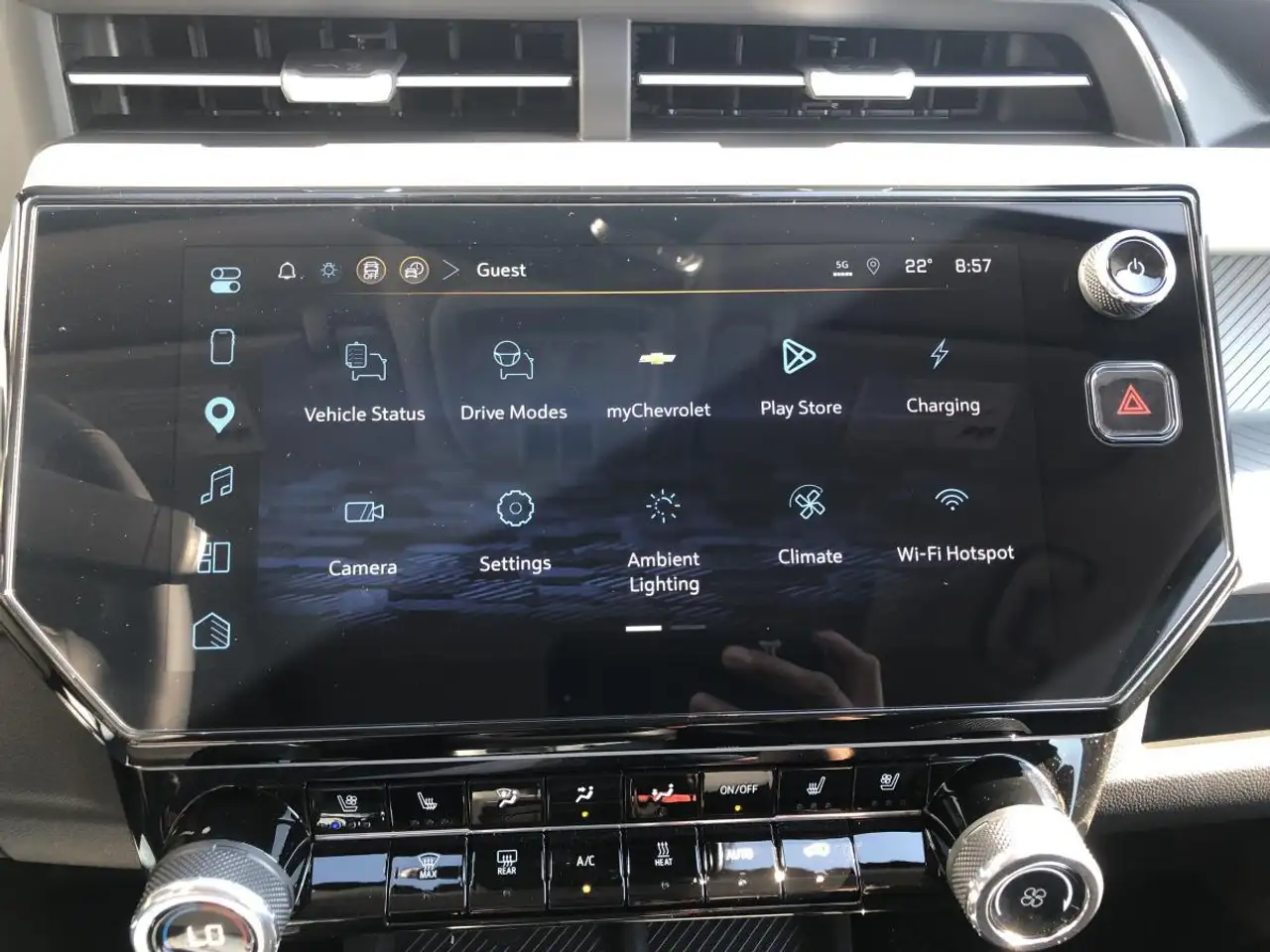Chevrolet Bolt photo Chevrolet Bolt