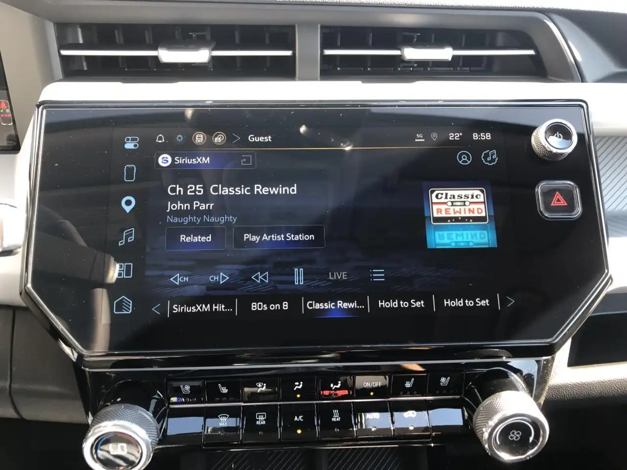 Chevrolet Bolt photo Chevrolet Bolt