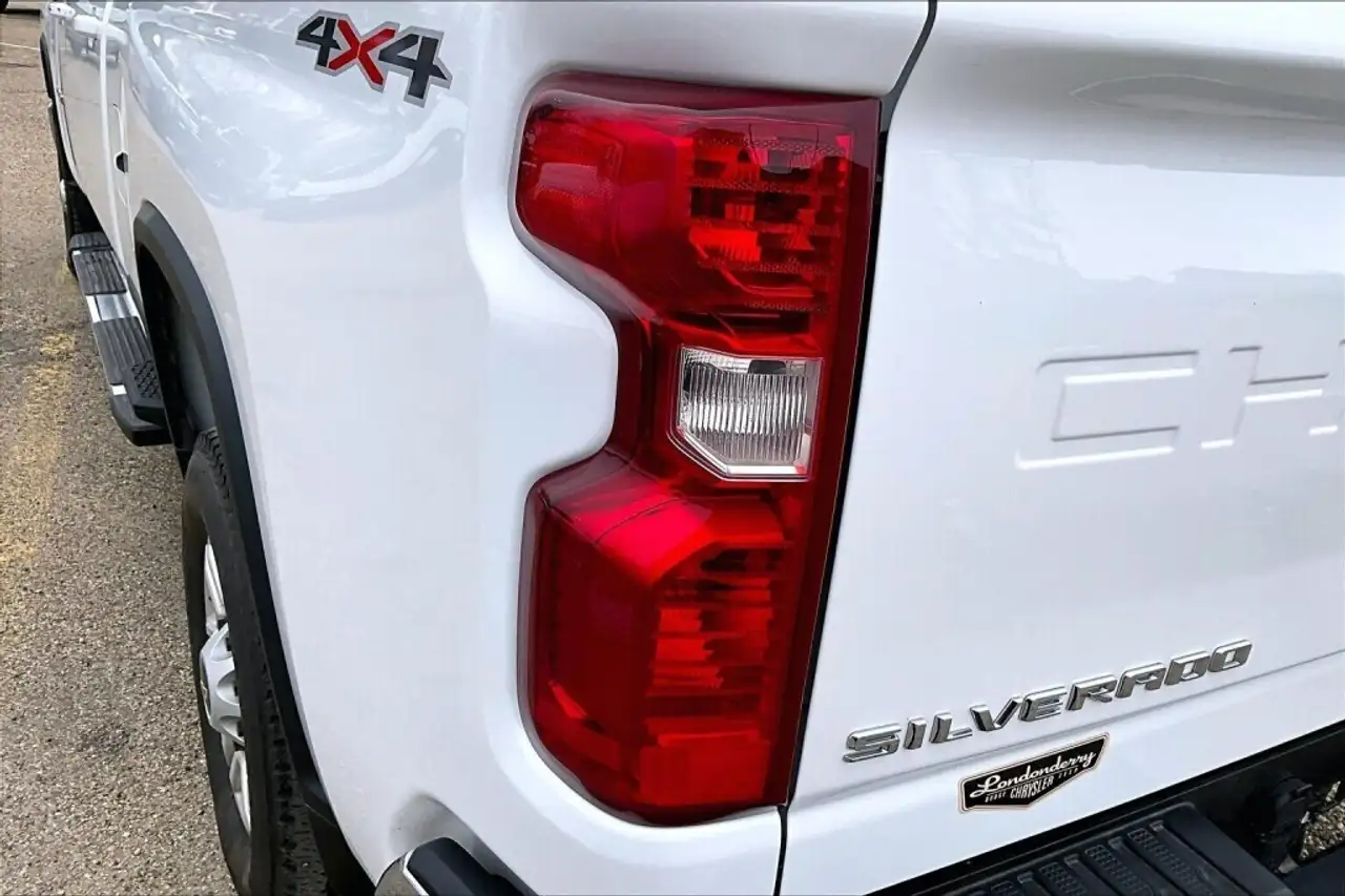 Chevrolet Silverado 2500 снимка Chevrolet Silverado 2500