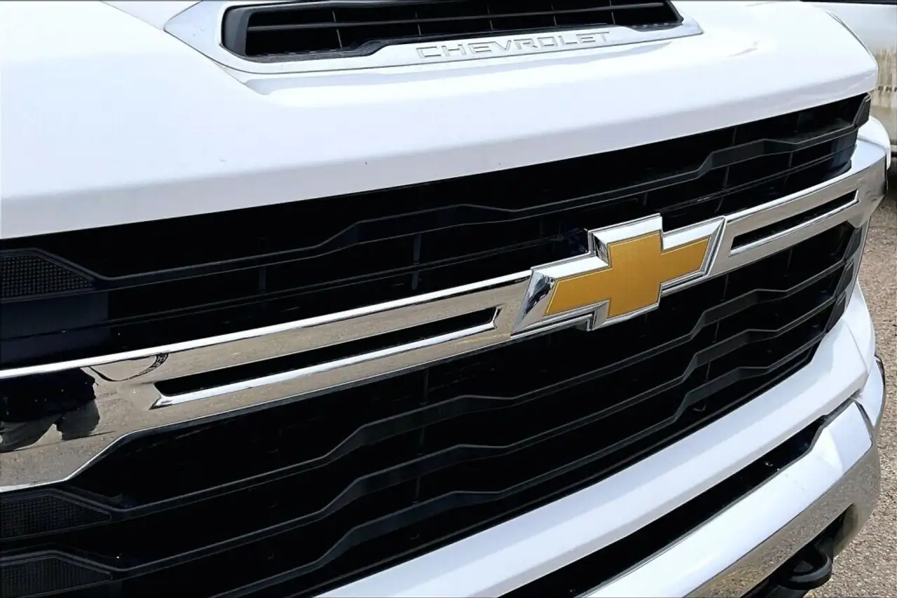 Chevrolet Silverado 2500 снимка Chevrolet Silverado 2500