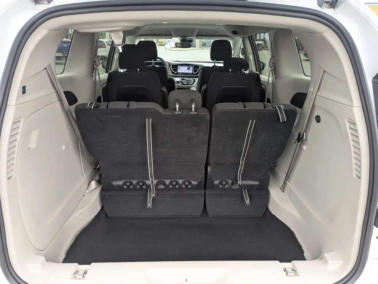 Chrysler Grand Caravan снимка Chrysler Grand Caravan