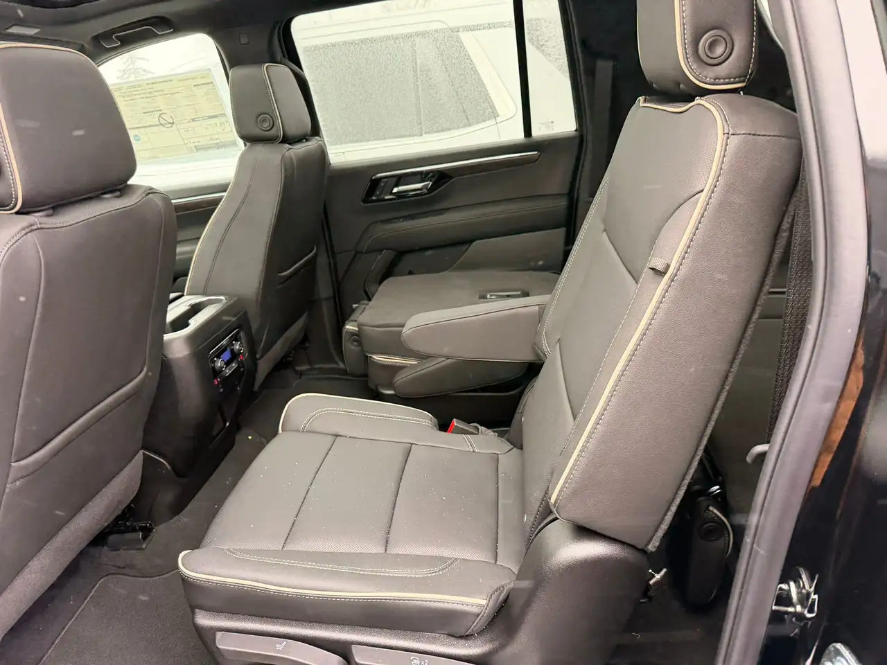 Chevrolet Suburban снимка Chevrolet Suburban