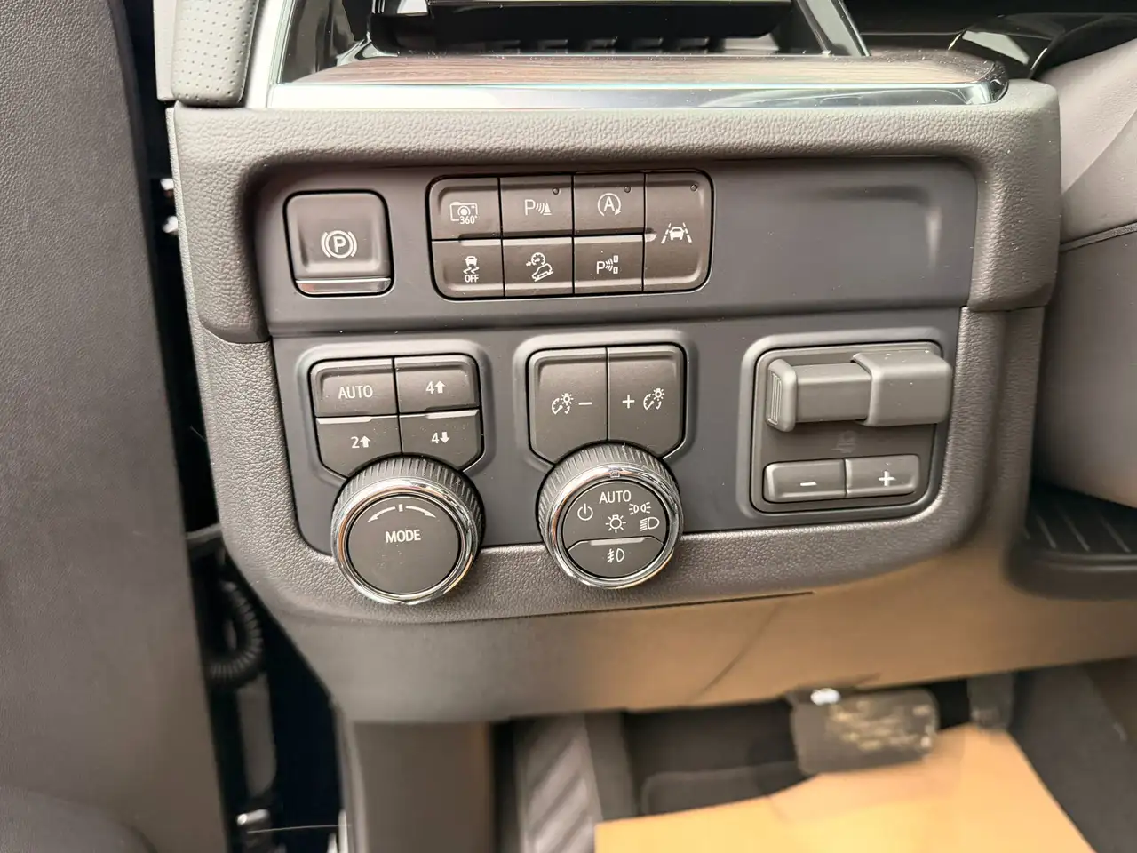 Chevrolet Suburban снимка Chevrolet Suburban