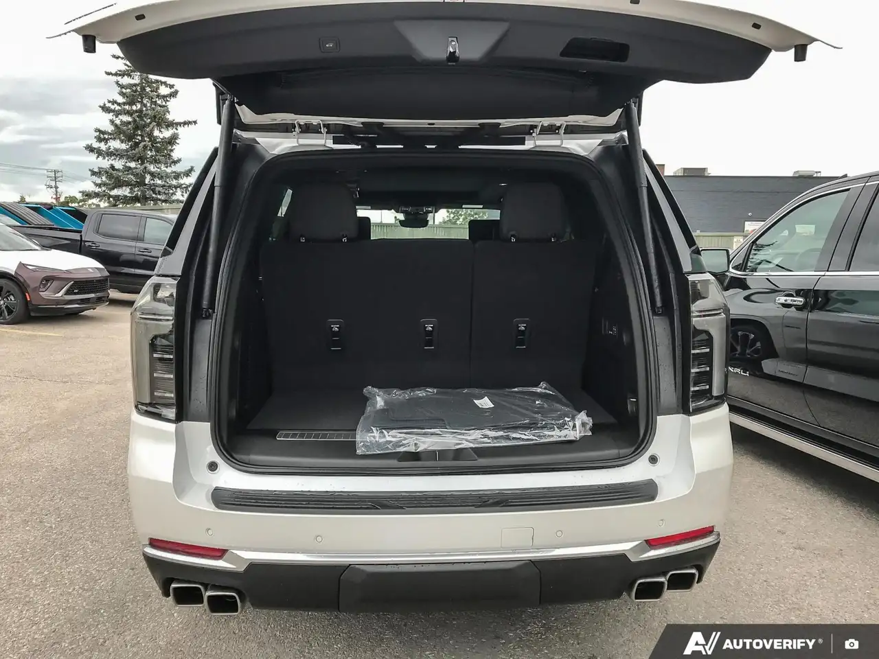 Chevrolet Tahoe снимка Chevrolet Tahoe
