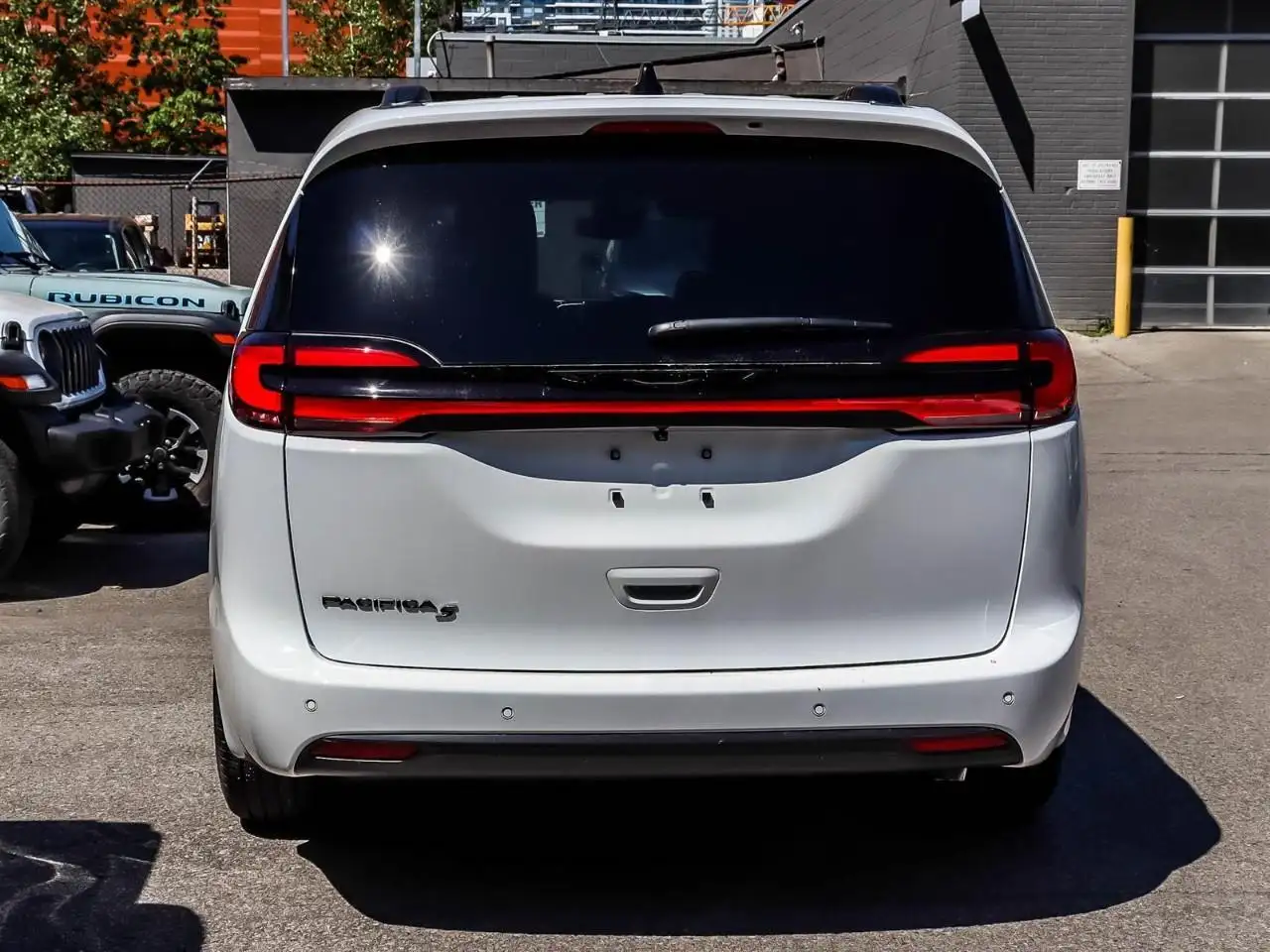Chrysler Pacifica photo Chrysler Pacifica