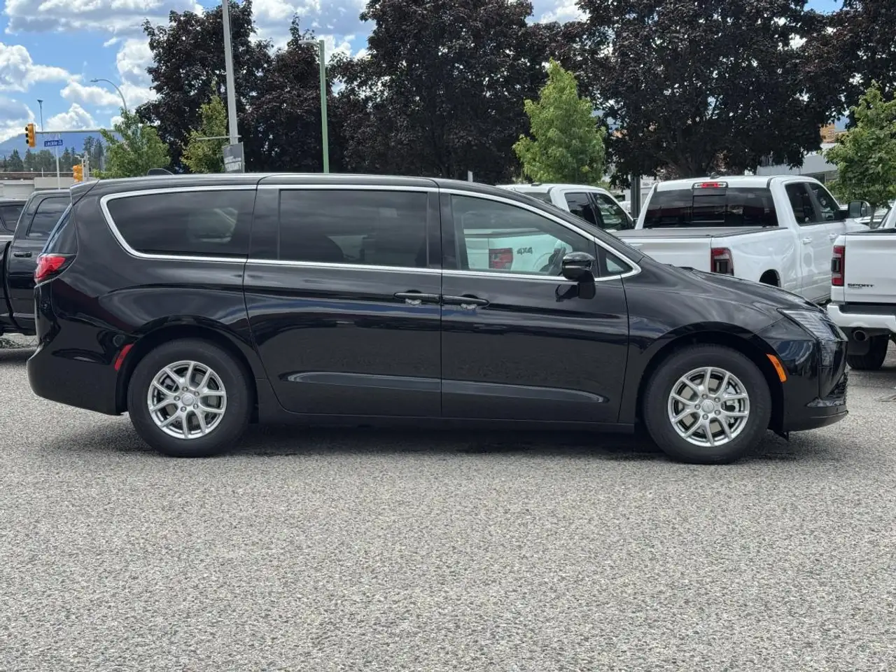 Chrysler Pacifica photo Chrysler Pacifica