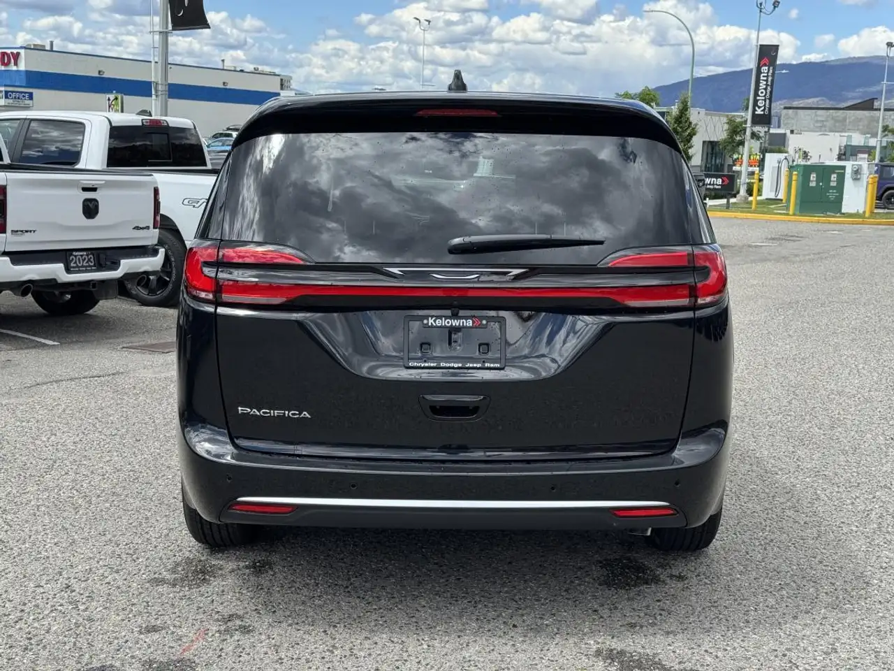 Chrysler Pacifica photo Chrysler Pacifica