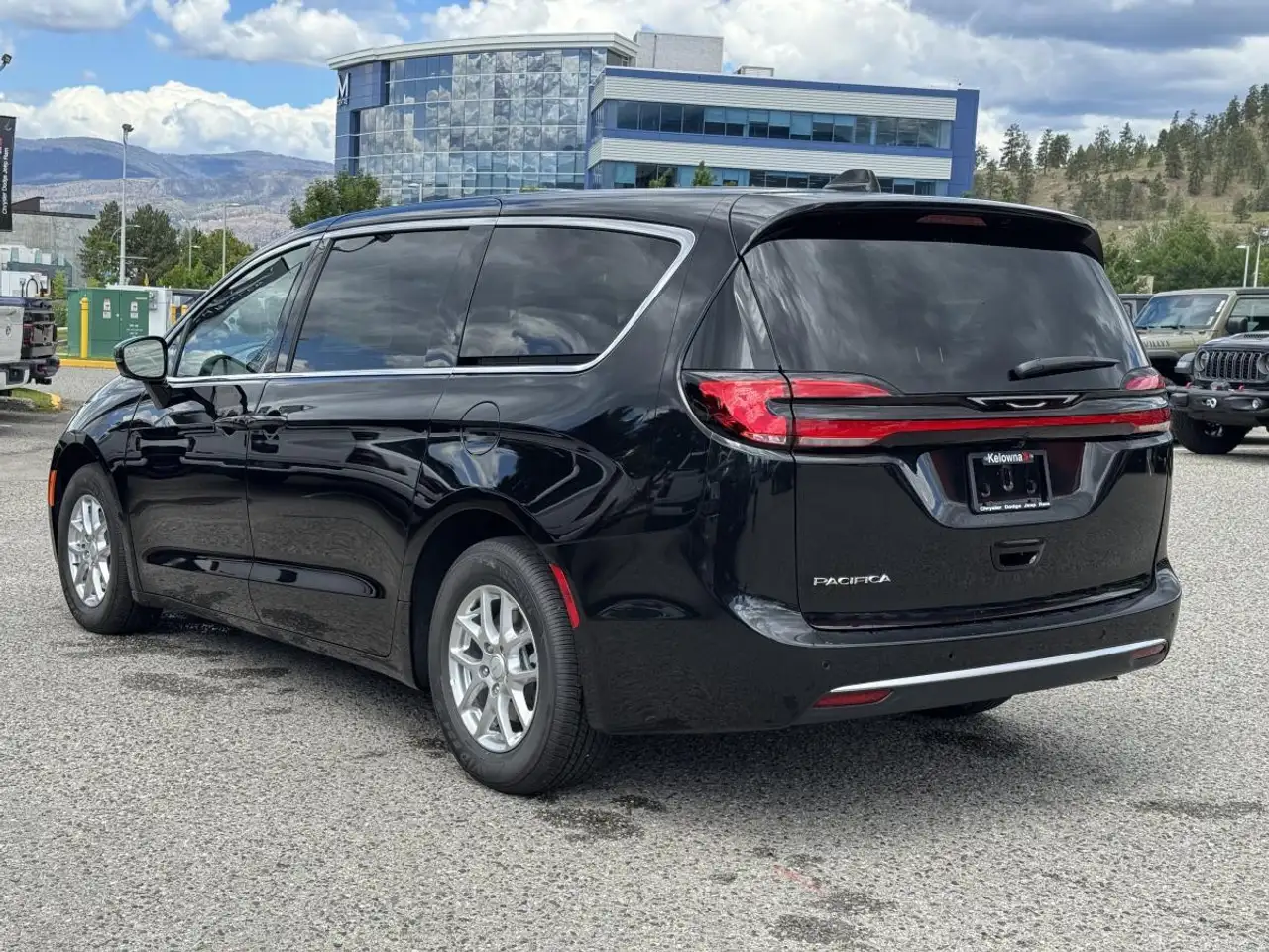 Chrysler Pacifica photo Chrysler Pacifica