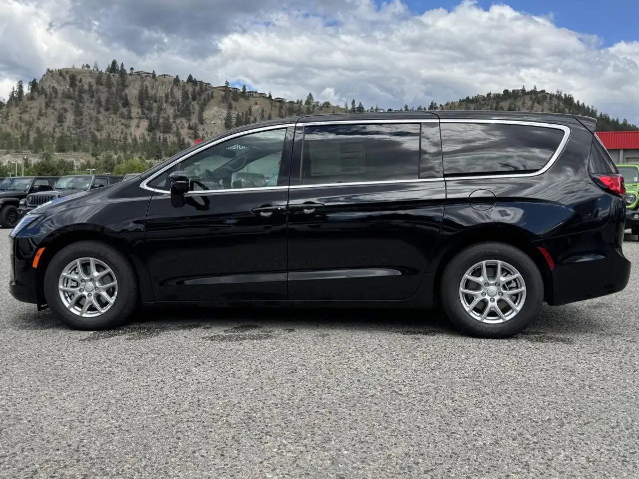 Chrysler Pacifica photo Chrysler Pacifica