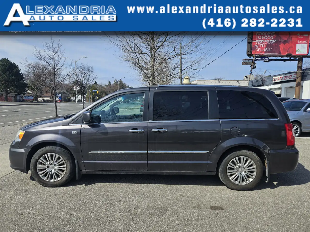 Chrysler Town & Country снимка Chrysler Town & Country