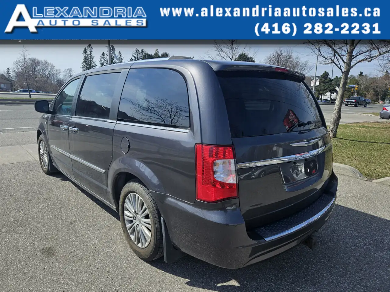 Chrysler Town & Country снимка Chrysler Town & Country